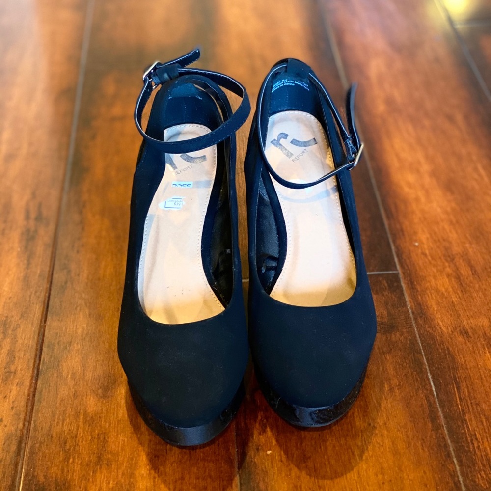 Women shoes - Picture 1 of 6